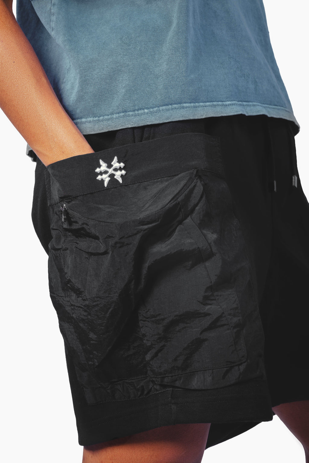 SHADE CARGO SHORTS BLACK UNISEX