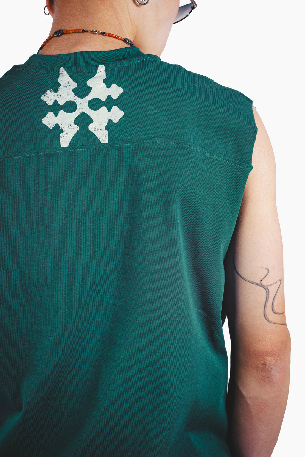DRAPE SLEEVELESS TSHIRT GREEN UNISEX
